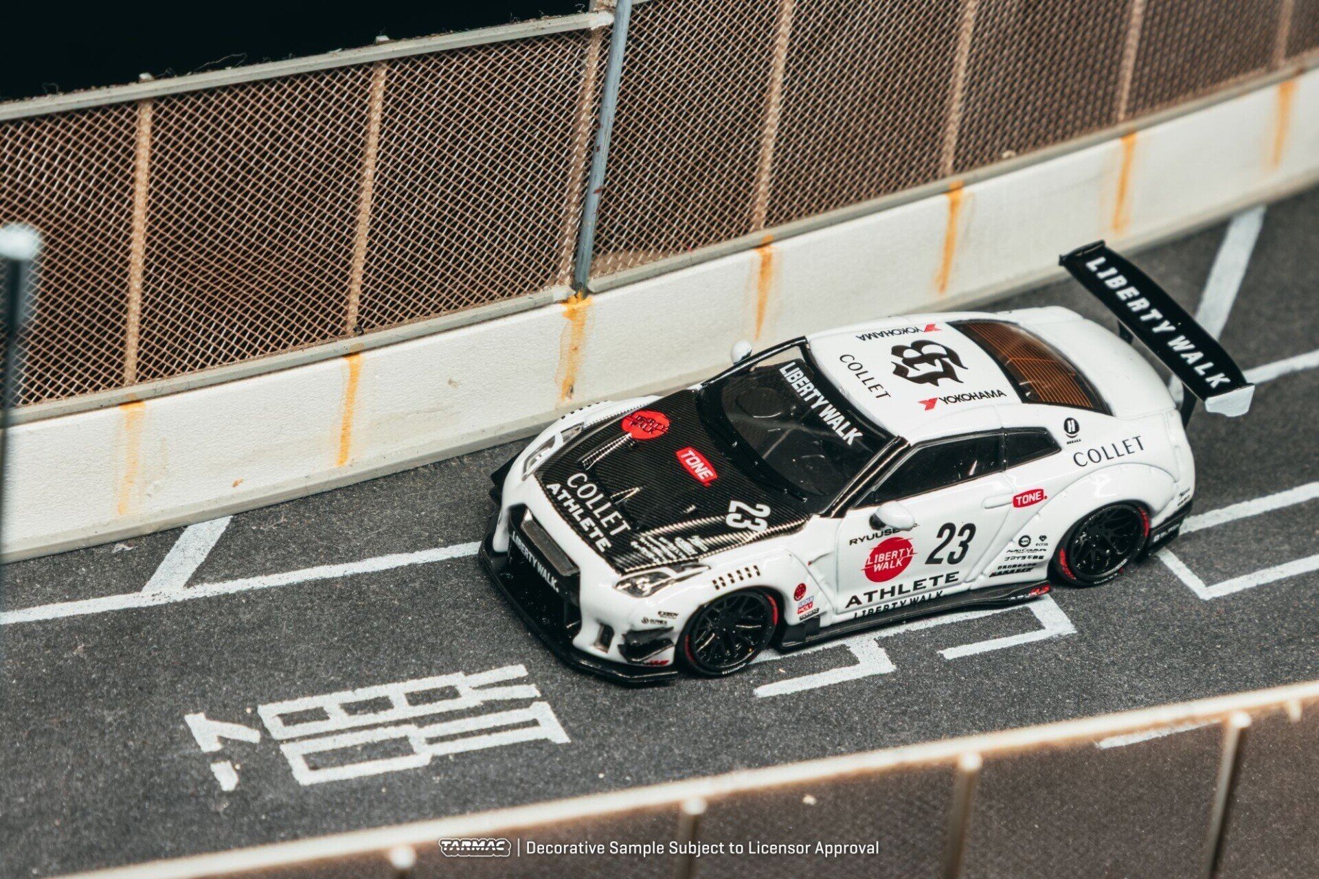(PRE VENTA) 1:64 NISSAN GT-R (R35) LB WORKS TYPE 2 WHITE ATHLETE TARMAC WORKS - 6