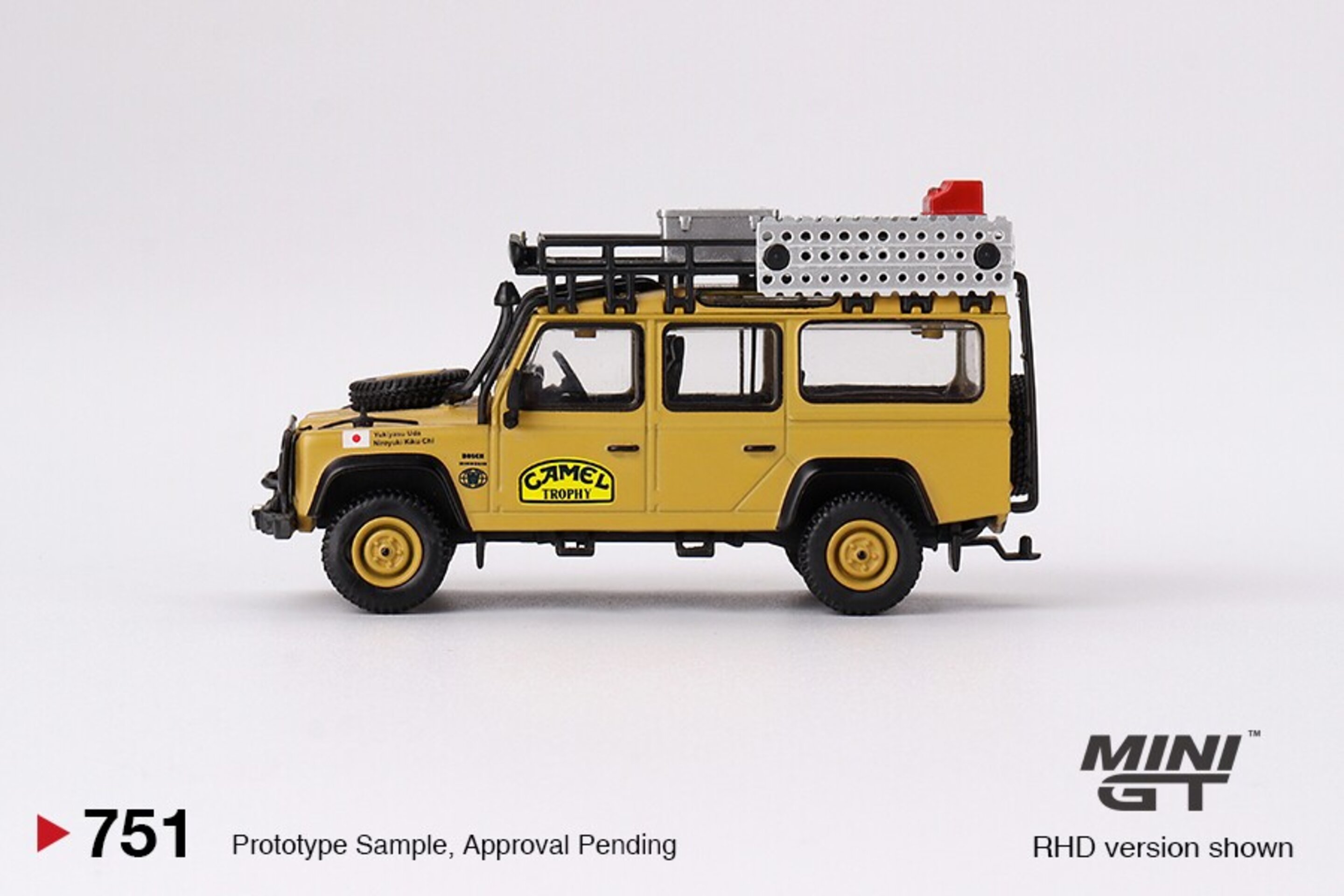 Land Rover Defender 110 1989 Camel Trophy Amazon Team Japan Mini GT 1/64 - 3