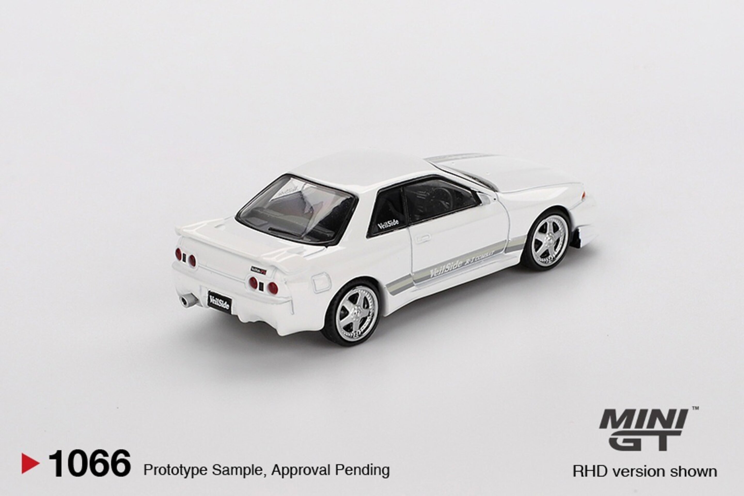 1:64 NISSAN SKYLINE GT-R (R32) VEILSIDE COMBAT C-I WHITE 2011 - 3