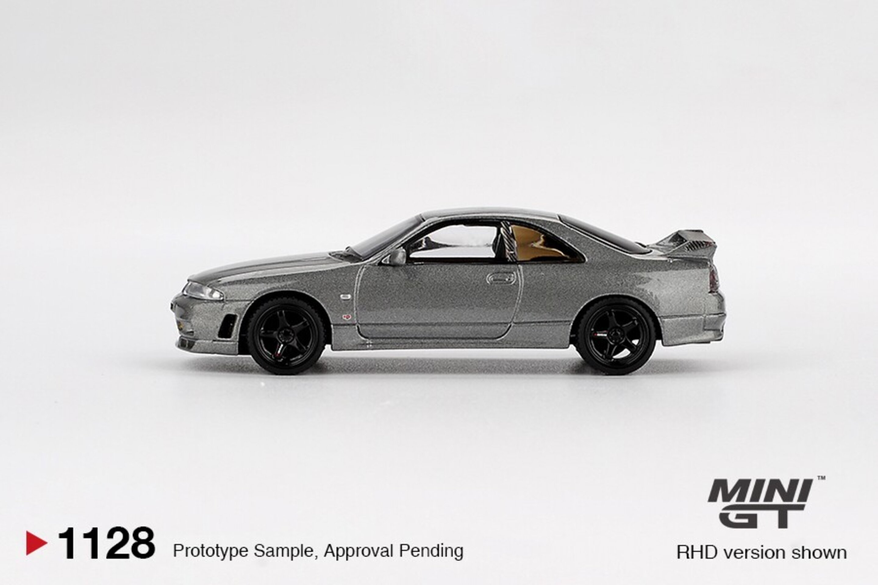 (PRE VENTA) Mini GT 1:64 NISSAN GTR (R33) NISMO BCNR33CRS DARK METAL GRAY 1993 - 4