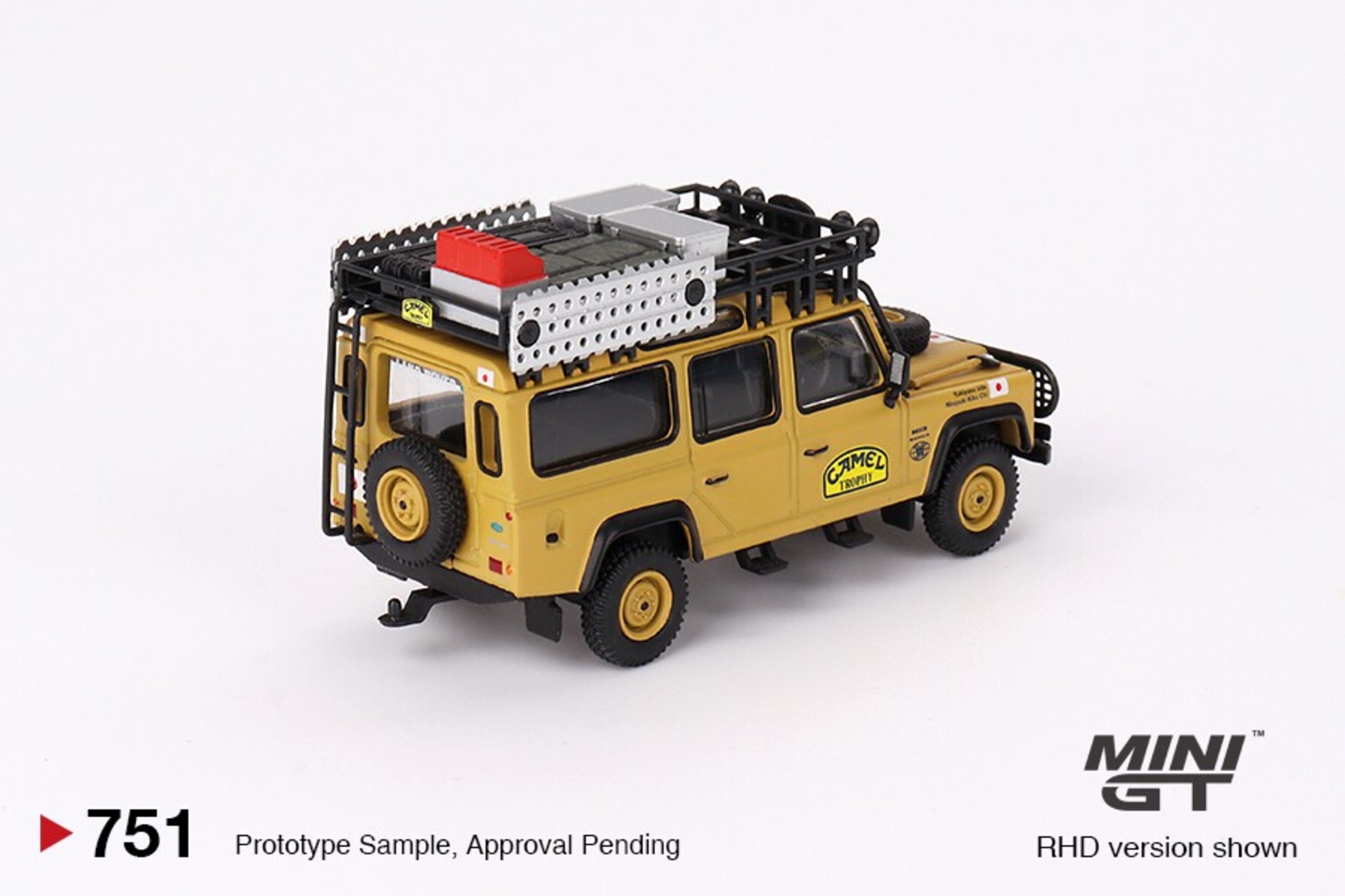 Land Rover Defender 110 1989 Camel Trophy Amazon Team Japan Mini GT 1/64 - 2