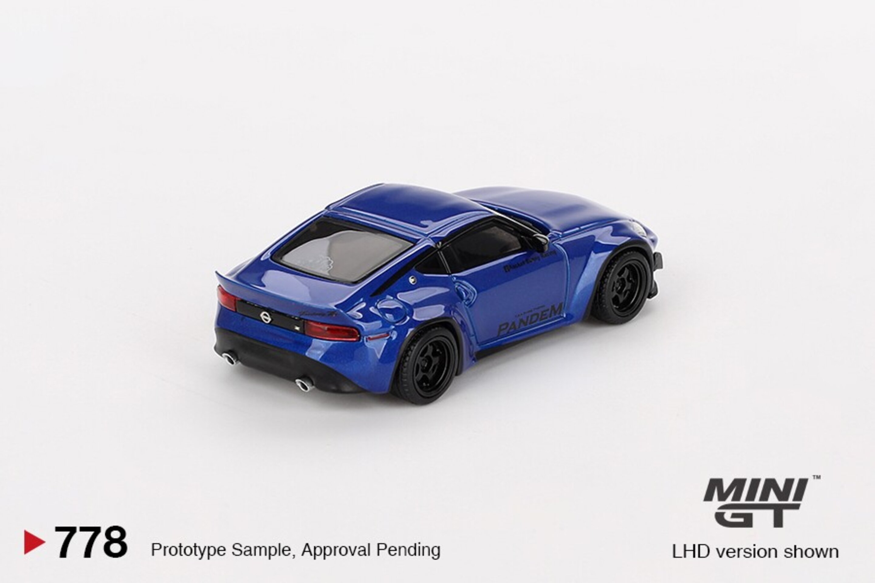 Nissan Z Pandem Seiran Blue MiniGT 1/64 - 2