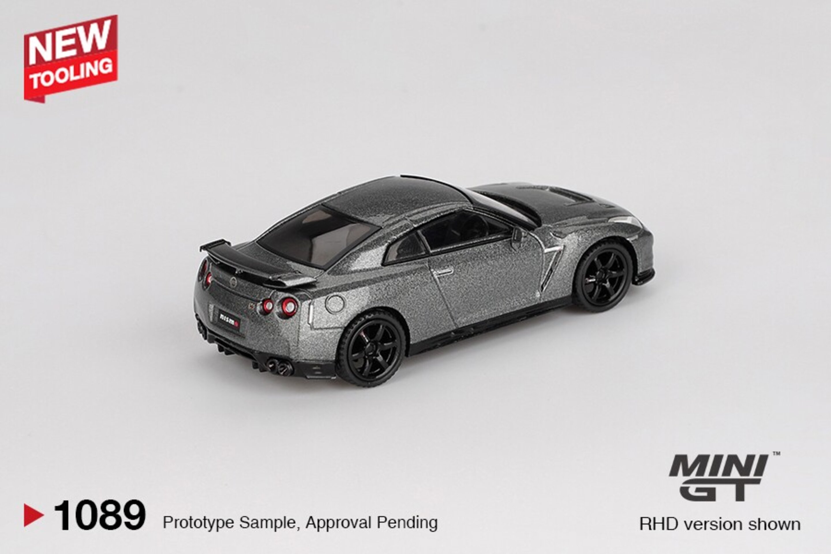 (PRE VENTA) Mini GT 1:64 Nissan GT-R (R35) CRS Version Dark Metal Gray 2013 - 3