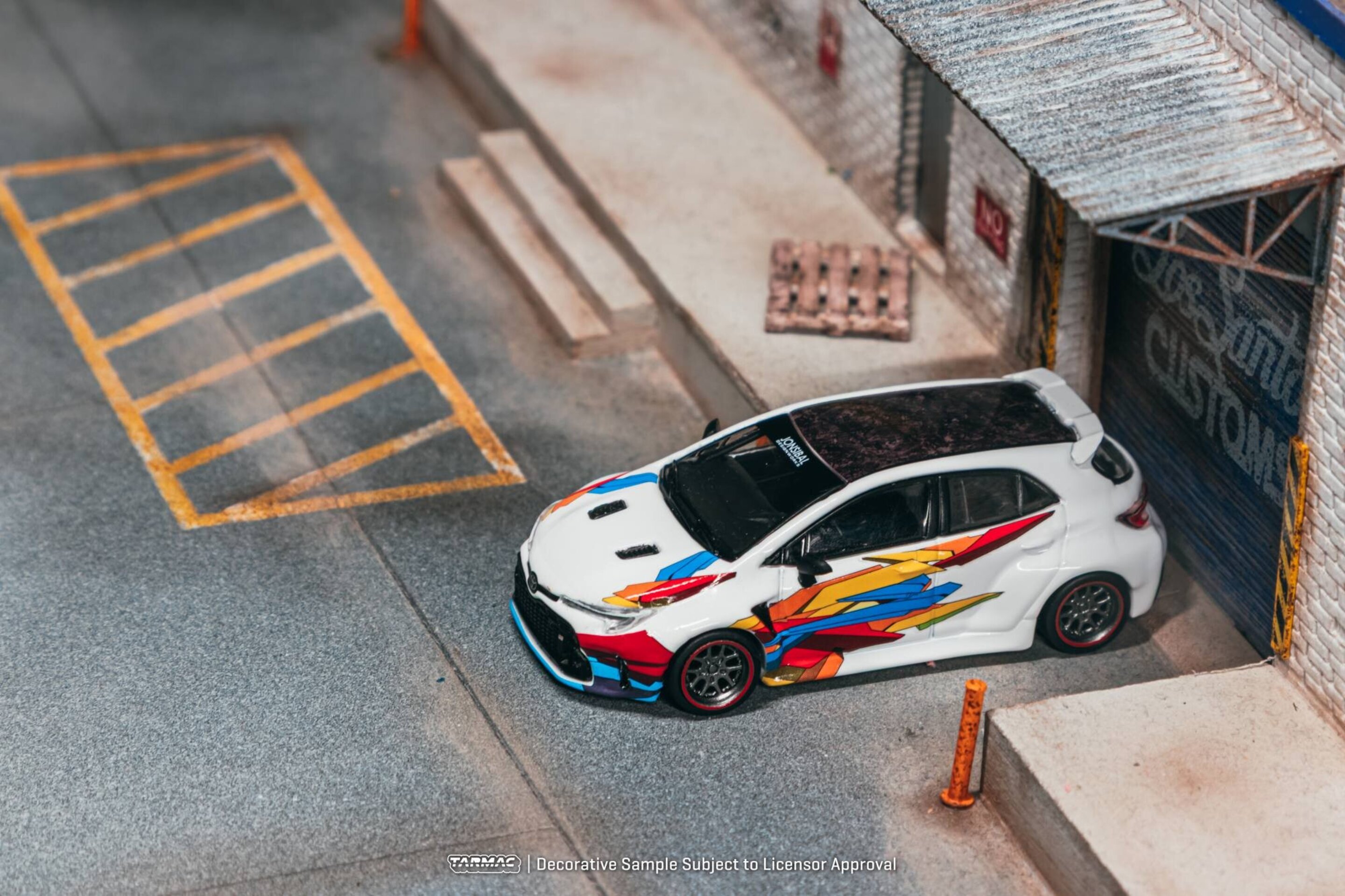 (PRE VENTA) 1:64 TOYOTA COROLLA GR WIDEBODY WHITE 2025 TARMAC WORKS - 3