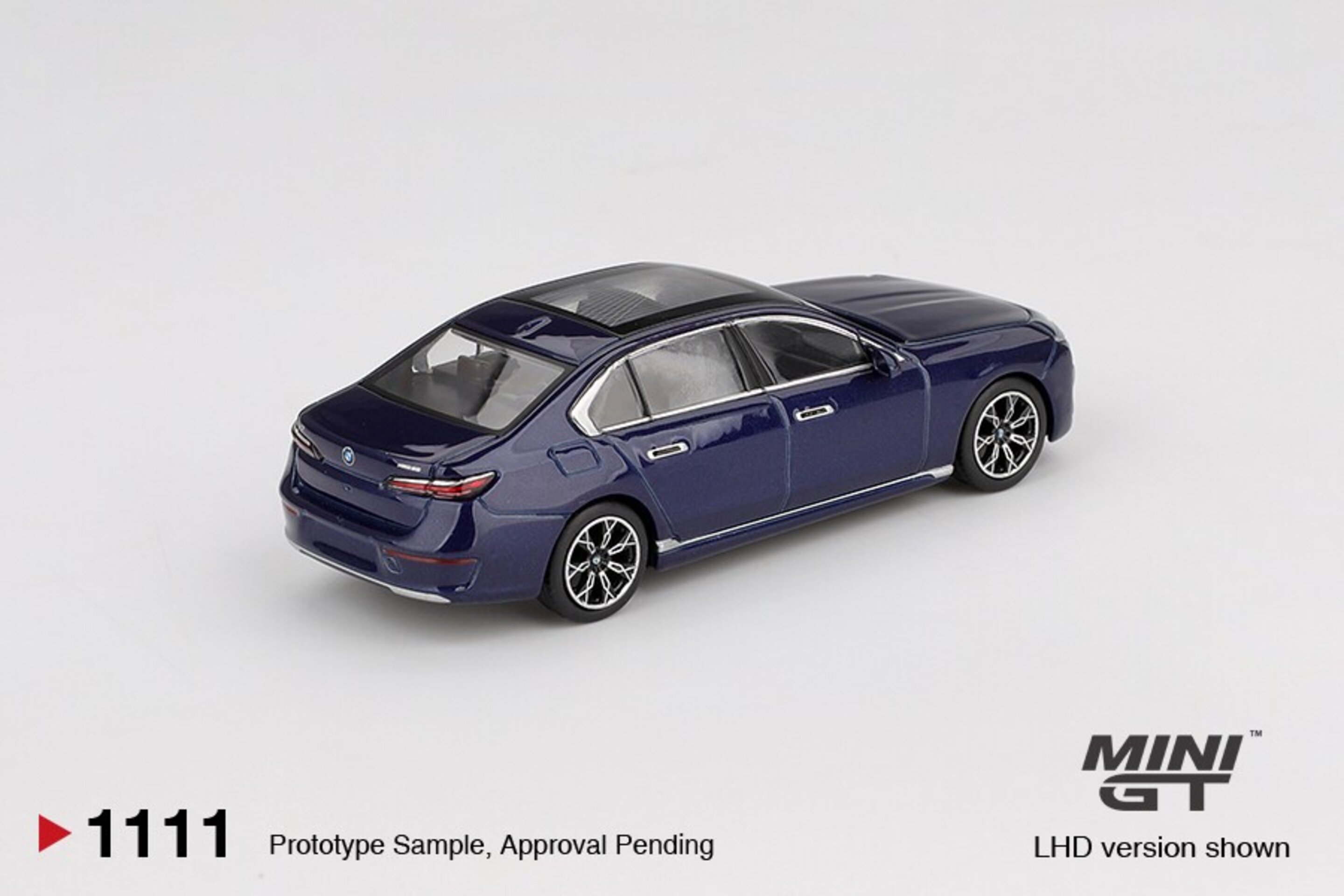 (PRE VENTA) BMW i7 xDrive60 Tanzanite Blue Metallic 2022 – Mini GT 1:64 - 2