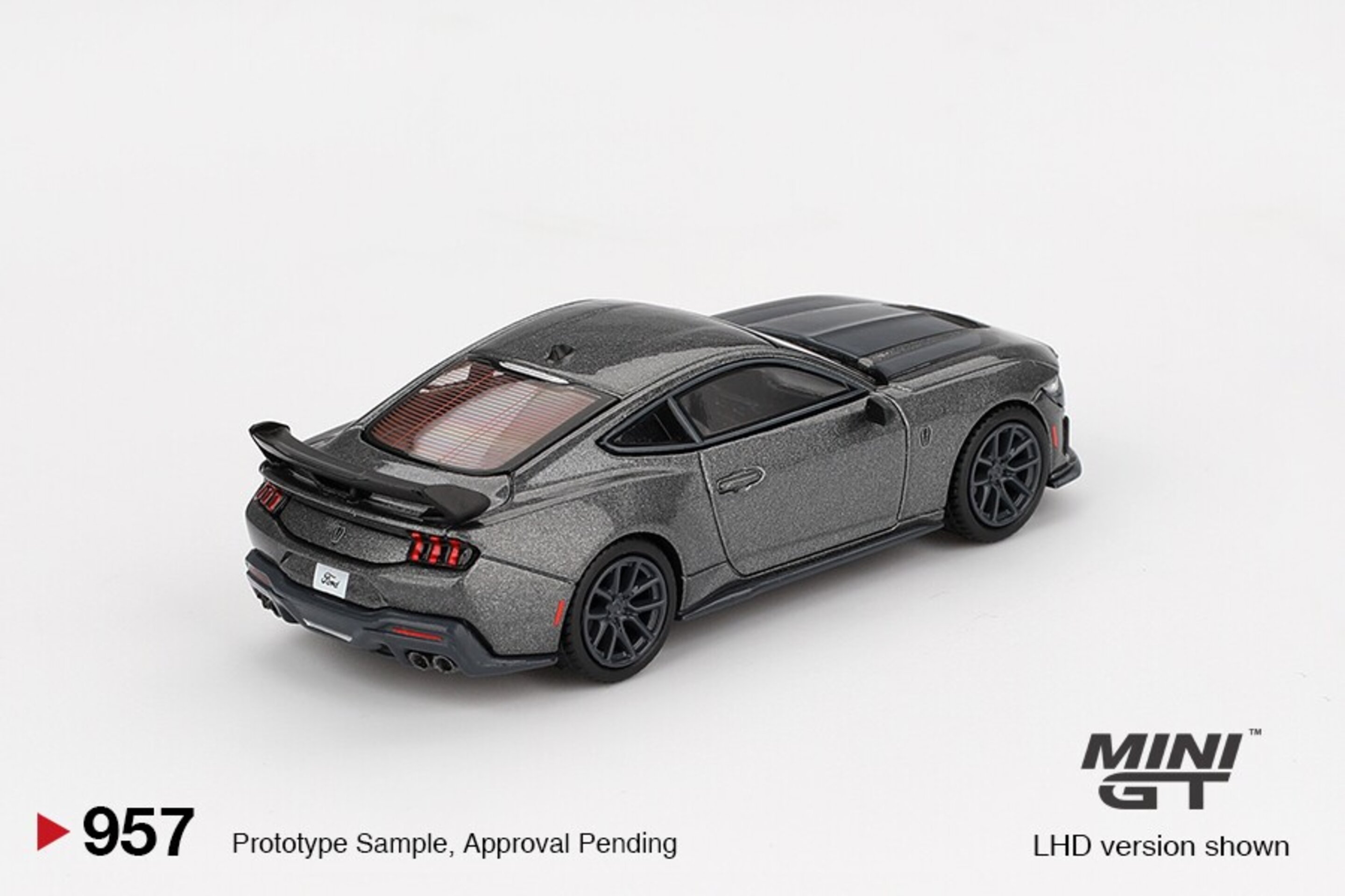 Ford Mustang Dark Horse  2024 Carbonized Gray Mini GT 1/64( PRE VENTA ) - 3