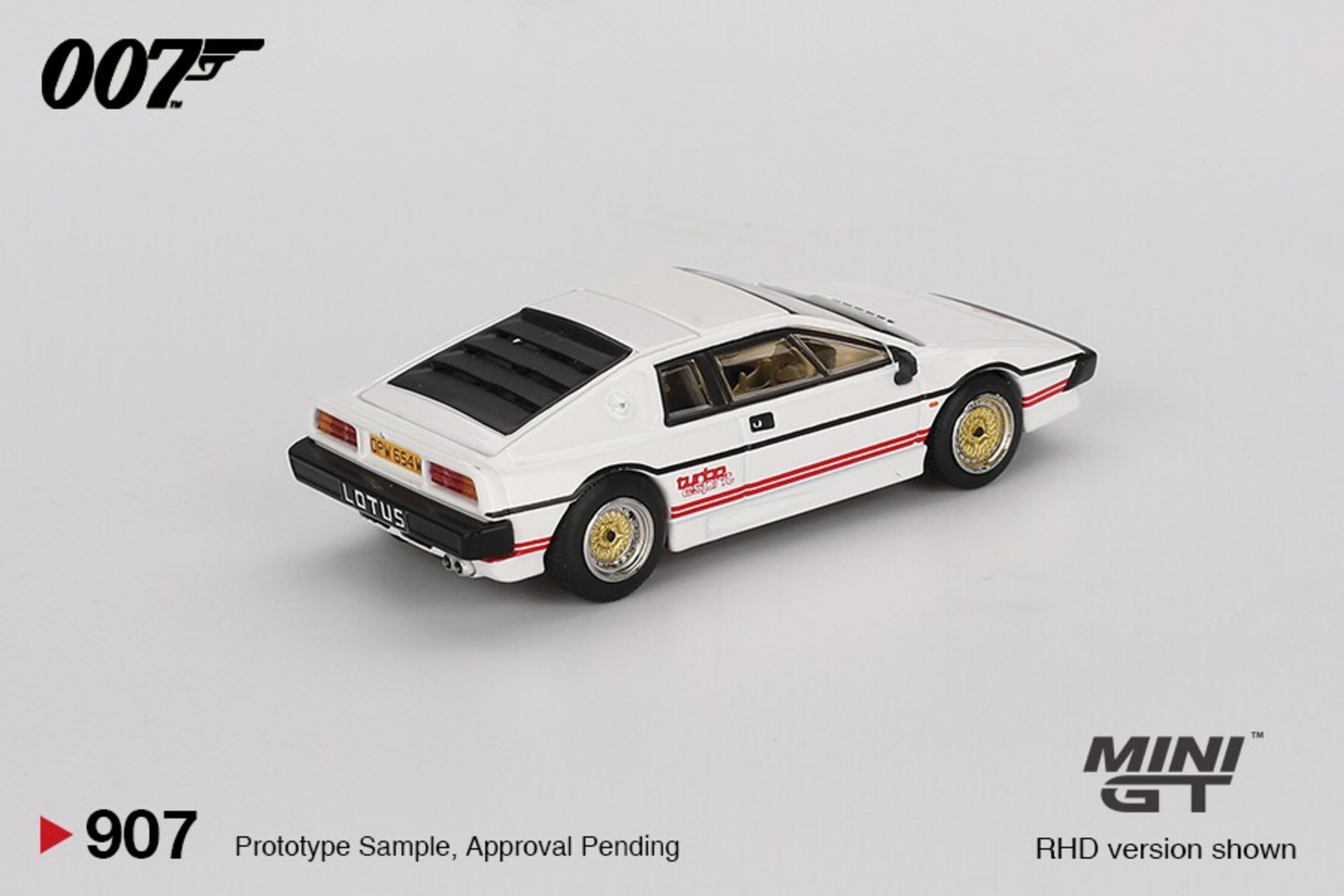(PRE VENTA) Mini GT 1:64 Lotus Esprit Turbo – For Your Eyes Only 1981 (English) - 5