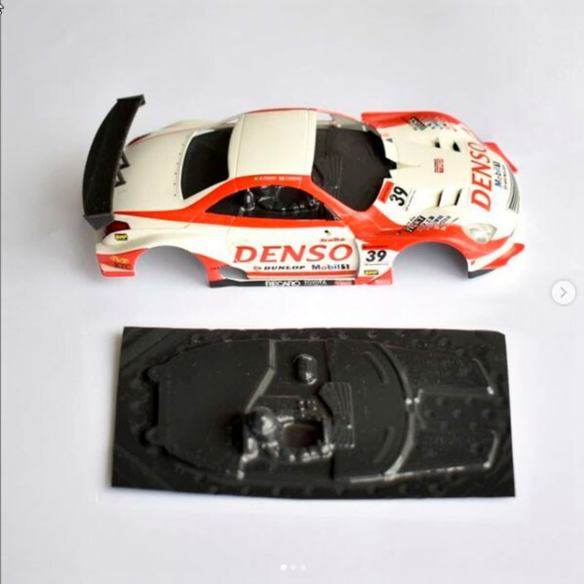 Kit para el LEXUS SC430 de NINCO Compuesto de : - 3