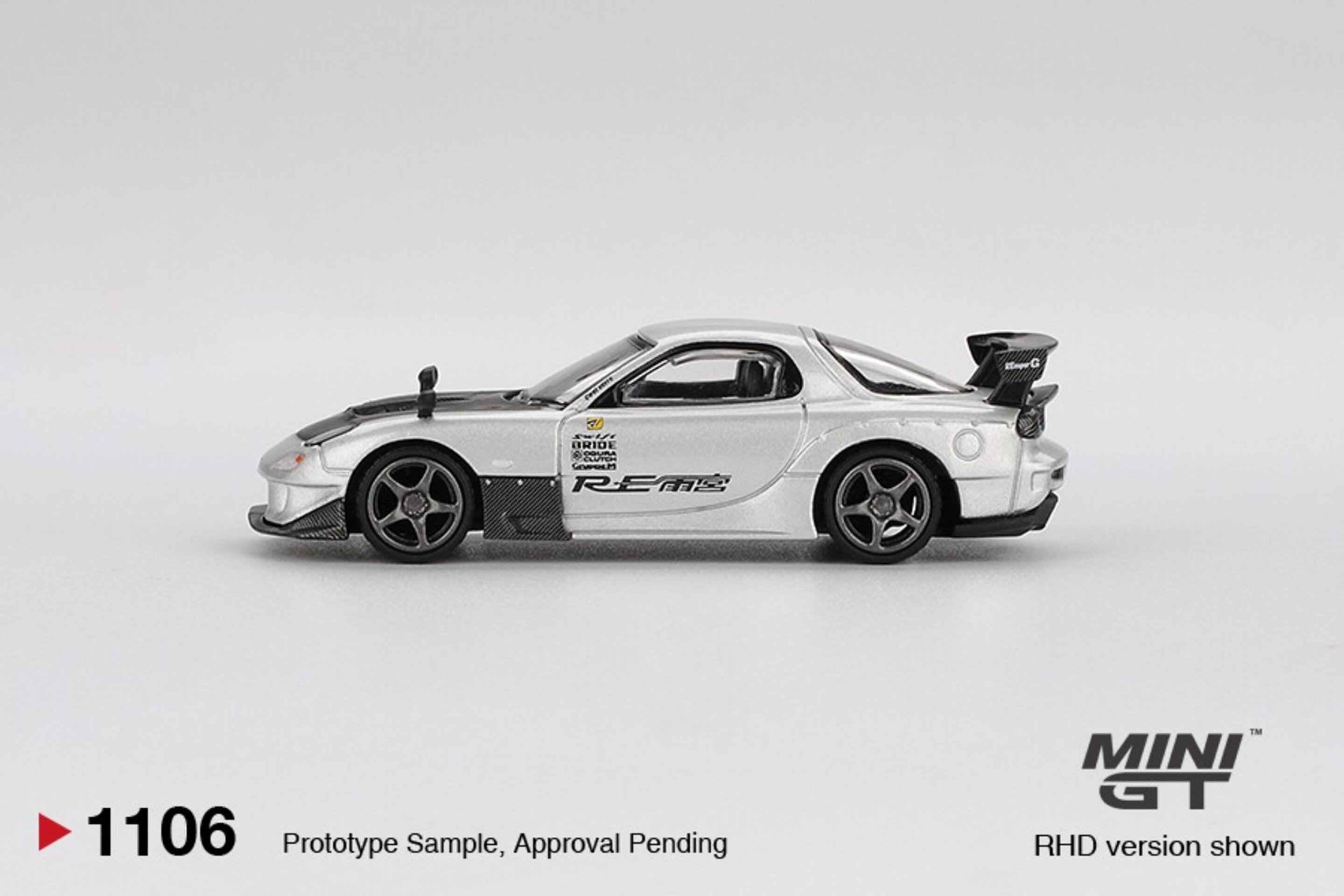 (PRE VENTA) 1:64 MAZDA RX7 (FD3S) RE-AMAMIYA SILVER METALLIC 2004  Mini GT - 3