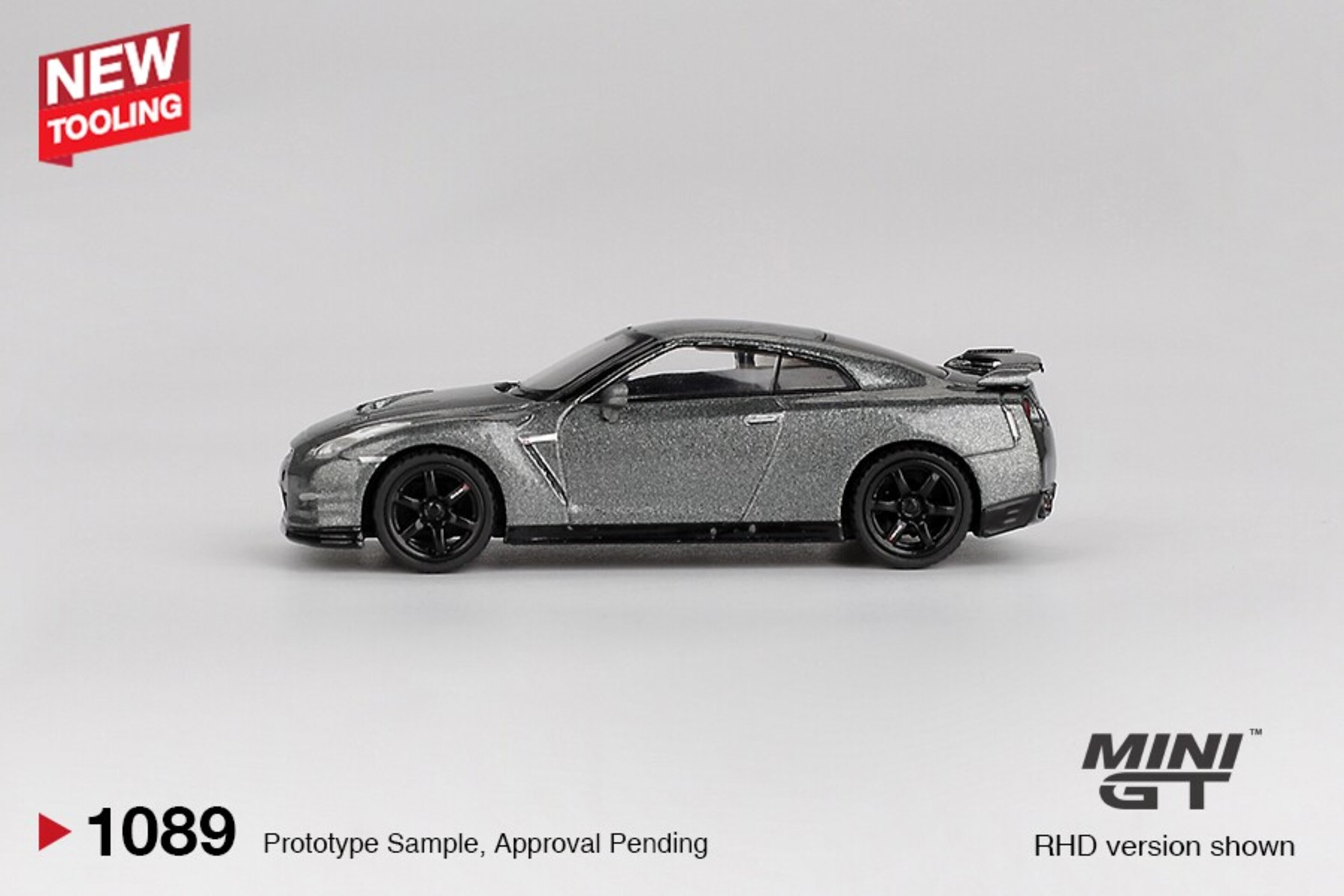 (PRE VENTA) Mini GT 1:64 Nissan GT-R (R35) CRS Version Dark Metal Gray 2013 - 2