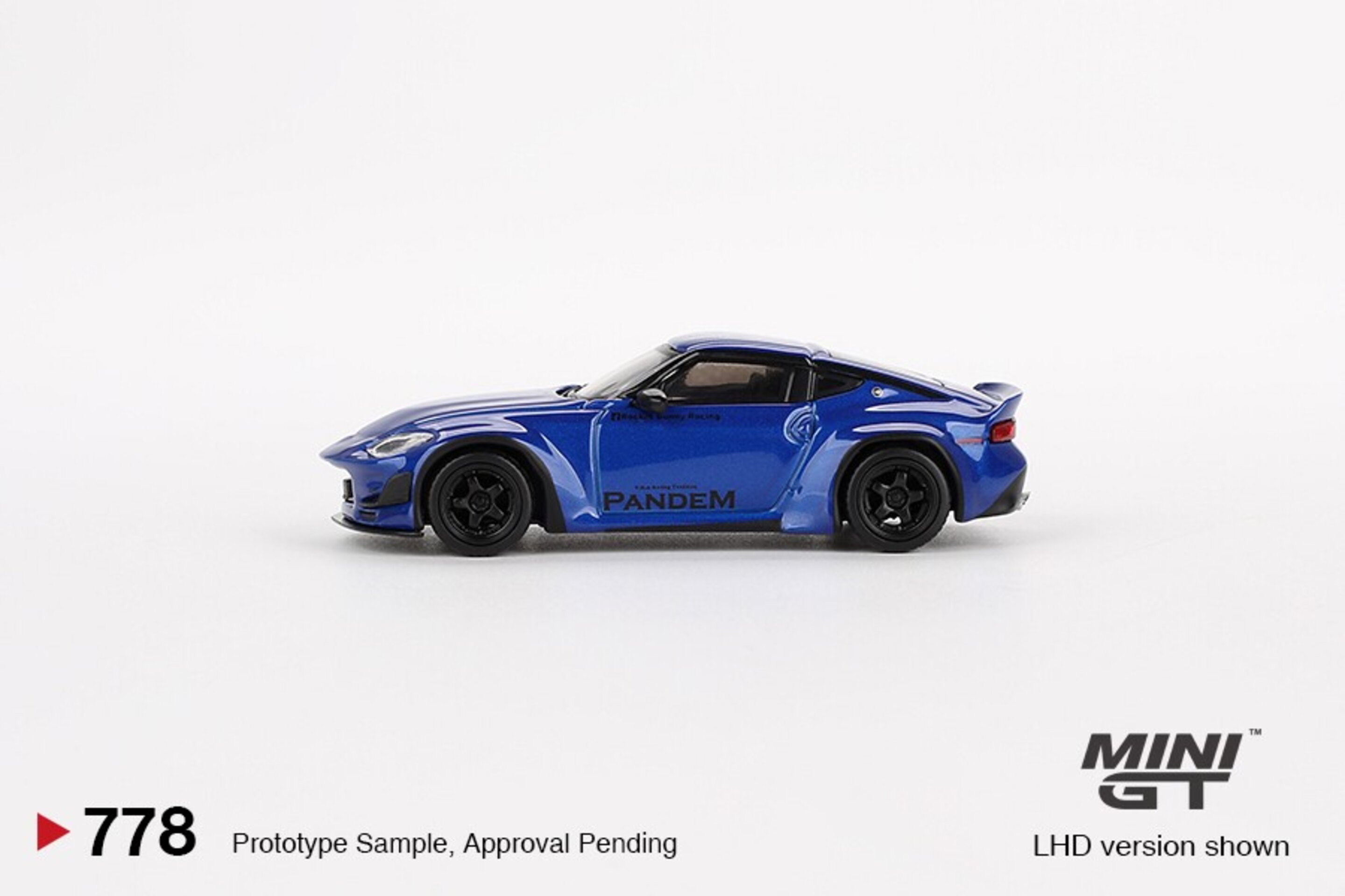 Nissan Z Pandem Seiran Blue MiniGT 1/64 - 4