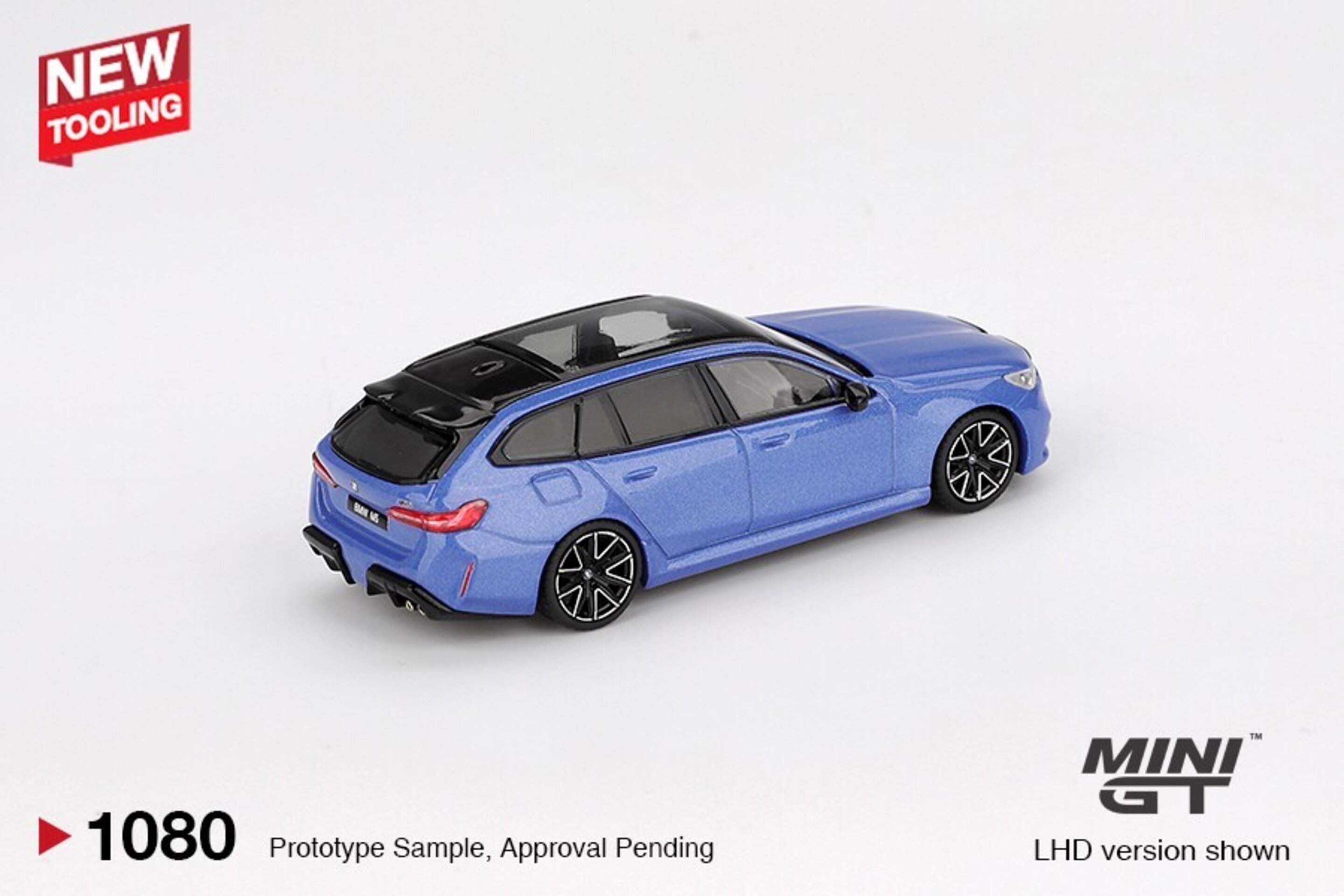 (PRE VENTA) BMW M5 (G99) TOURING MARINA BAY BLUE METALLIC 2024 – Mini GT 1:64 - 2