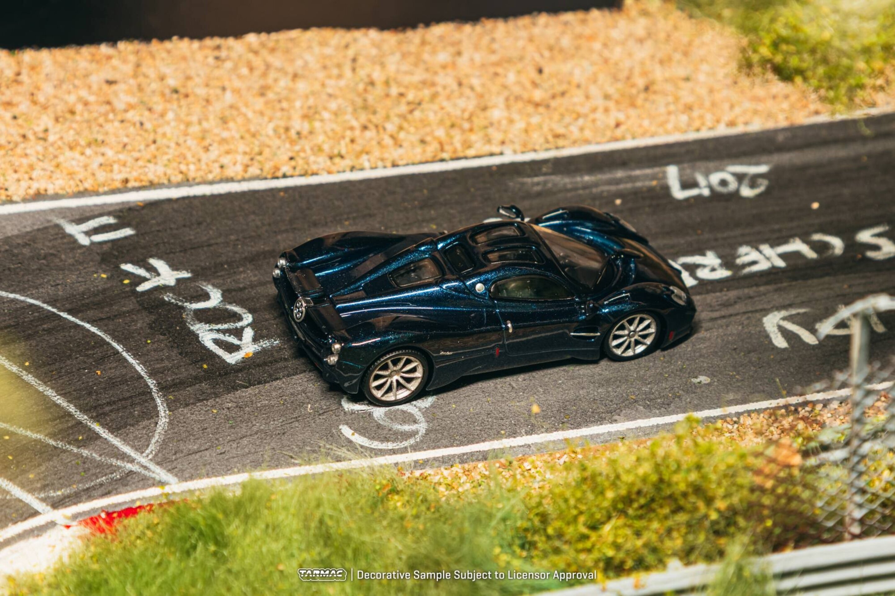 (PRE VENTA) 1:64 PAGANI UTOPIA BLUE METALLIC 2022 TARMAC WORKS - 3