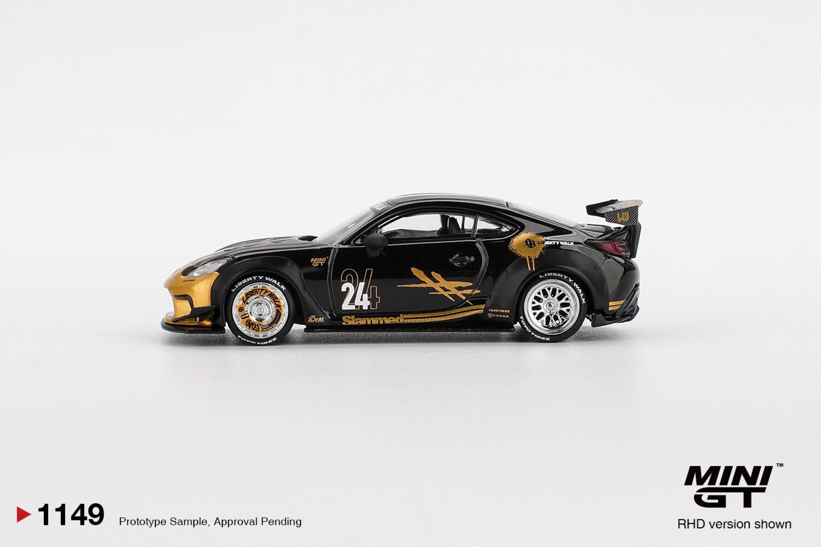 (PRE VENTA) 1:64 Toyota GR Supra LB-Nation Black & Gold 2025 – Mini GT - 3