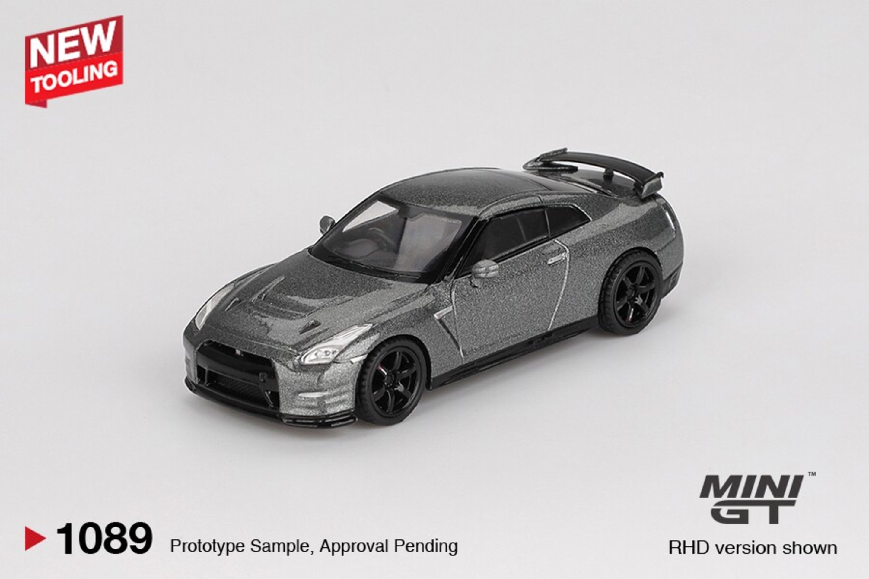 (PRE VENTA) Mini GT 1:64 Nissan GT-R (R35) CRS Version Dark Metal Gray 2013 - 4