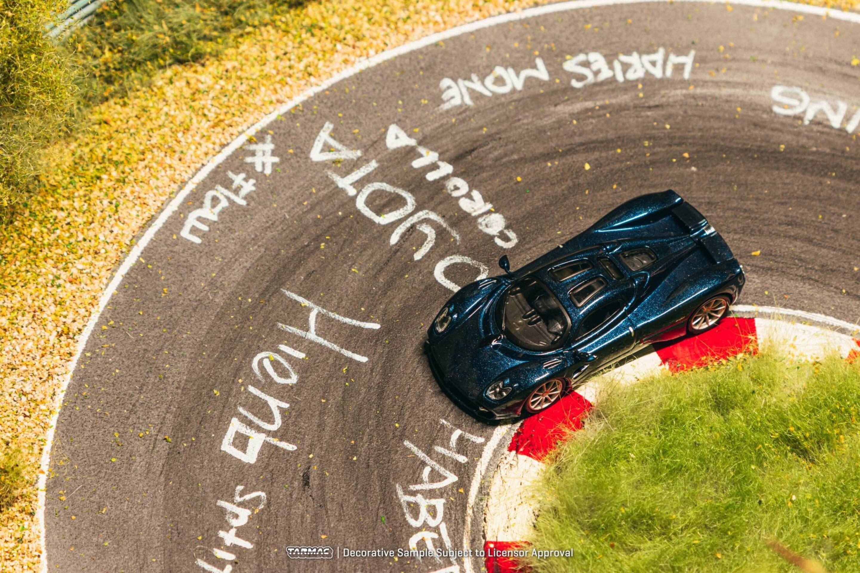 (PRE VENTA) 1:64 PAGANI UTOPIA BLUE METALLIC 2022 TARMAC WORKS - 4