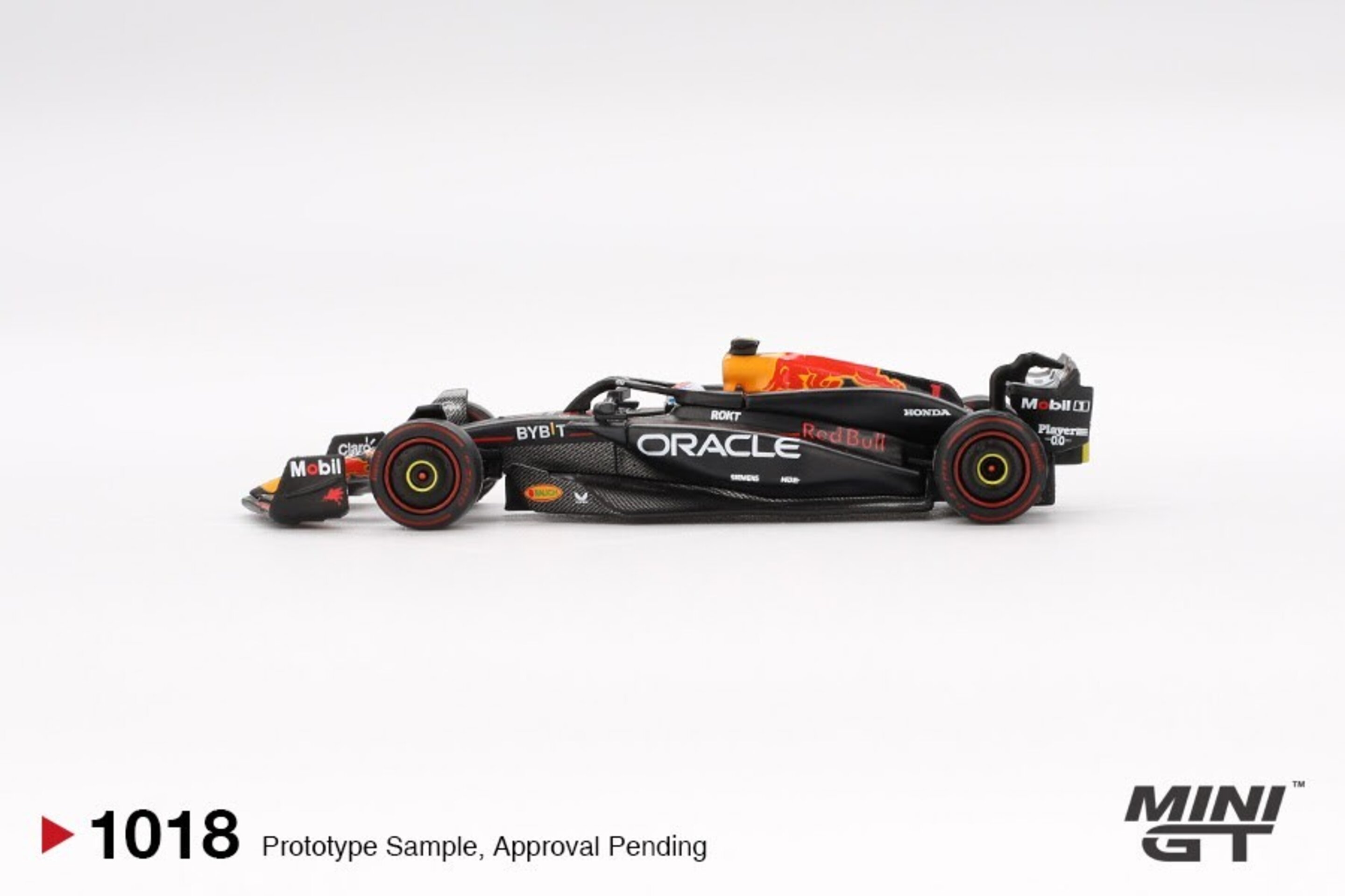 (PRE VENTA) 1:64 REDBULL RACING RB20 #1 MAX VERSTAPPEN BAHRAIN GP WINNER 2024 - 4