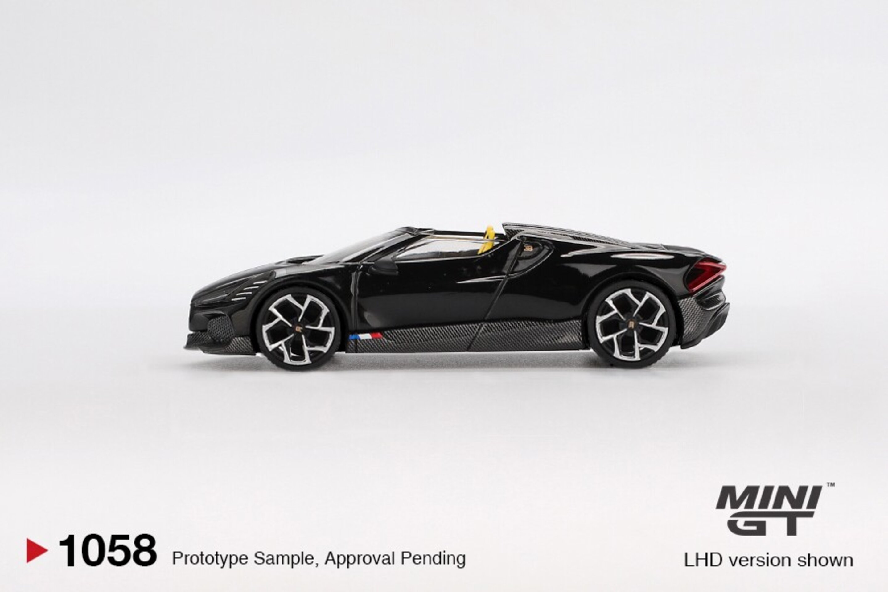 (PRE VENTA) 1:64 Bugatti W16 Mistral 2024 – Black Edition – MINI GT  - 4