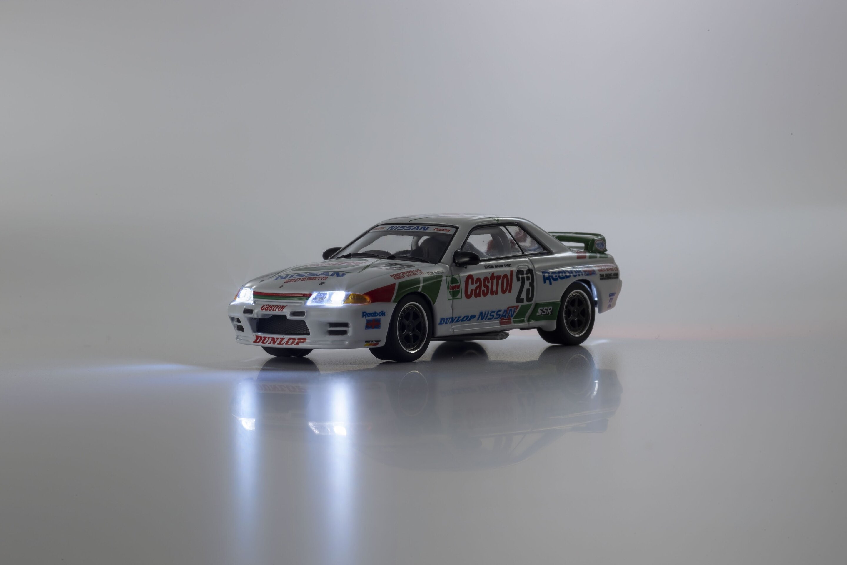 KYOSHO Castrol Skyline GT-R Gr.A 1990 #23  with LED (PRE VENTA) - 2
