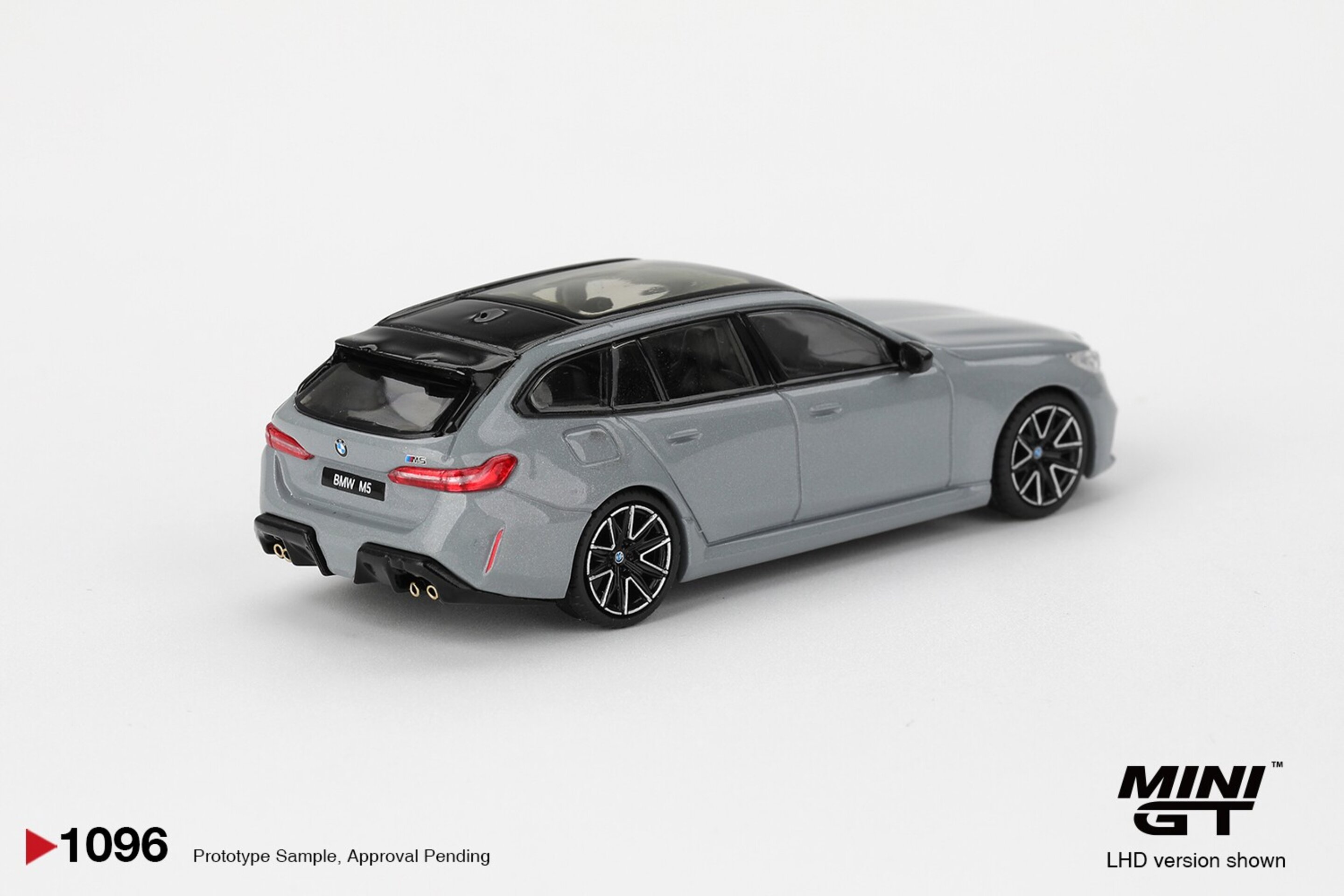 MGT01096-L Mini GT 1:64 BMW M5 (G99) TOURING BROOKLYN GREY METALLIC 2025 - 3